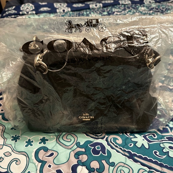 Hallie Shoulder Bag - Picture 6 of 6